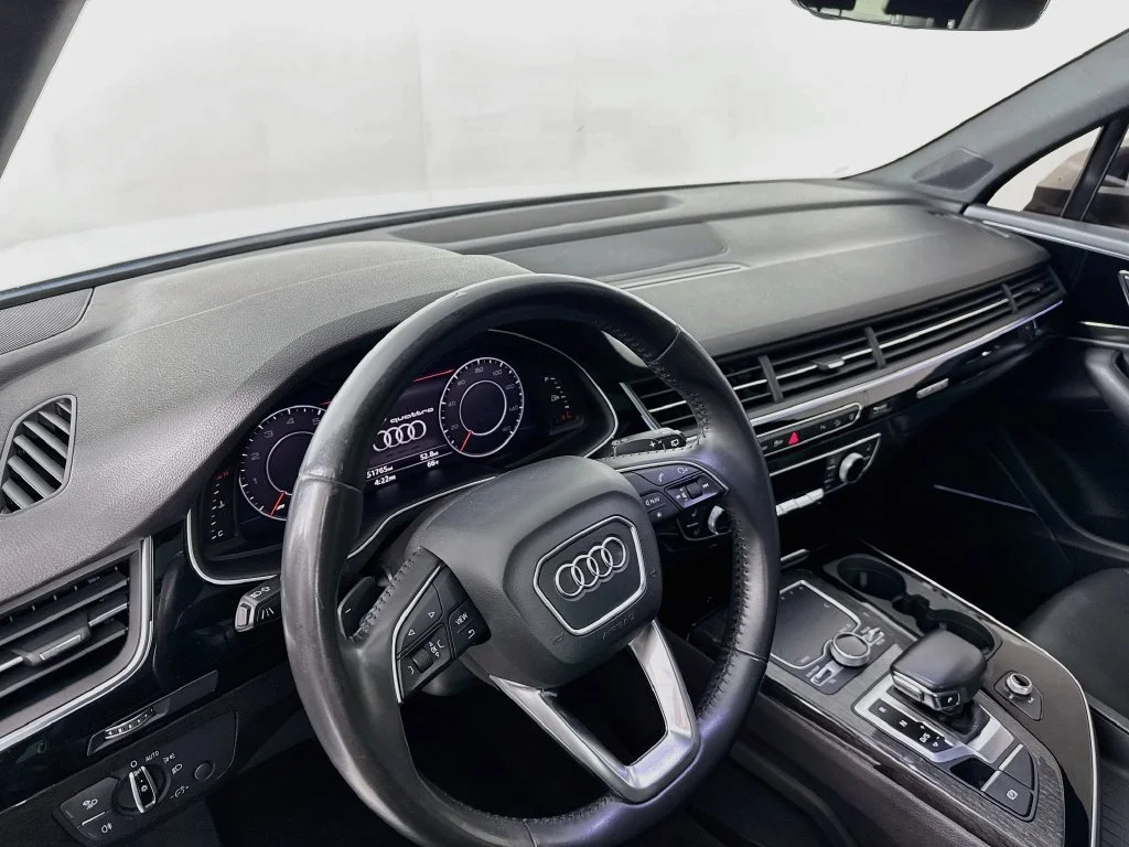 Used 2017  Audi 2.0T Premium Plus image 4