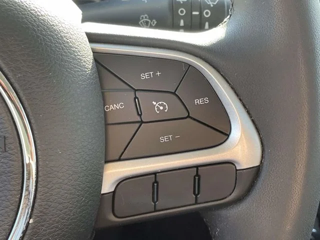 Used 2020 Gray Clearcoat Jeep Latitude image 21