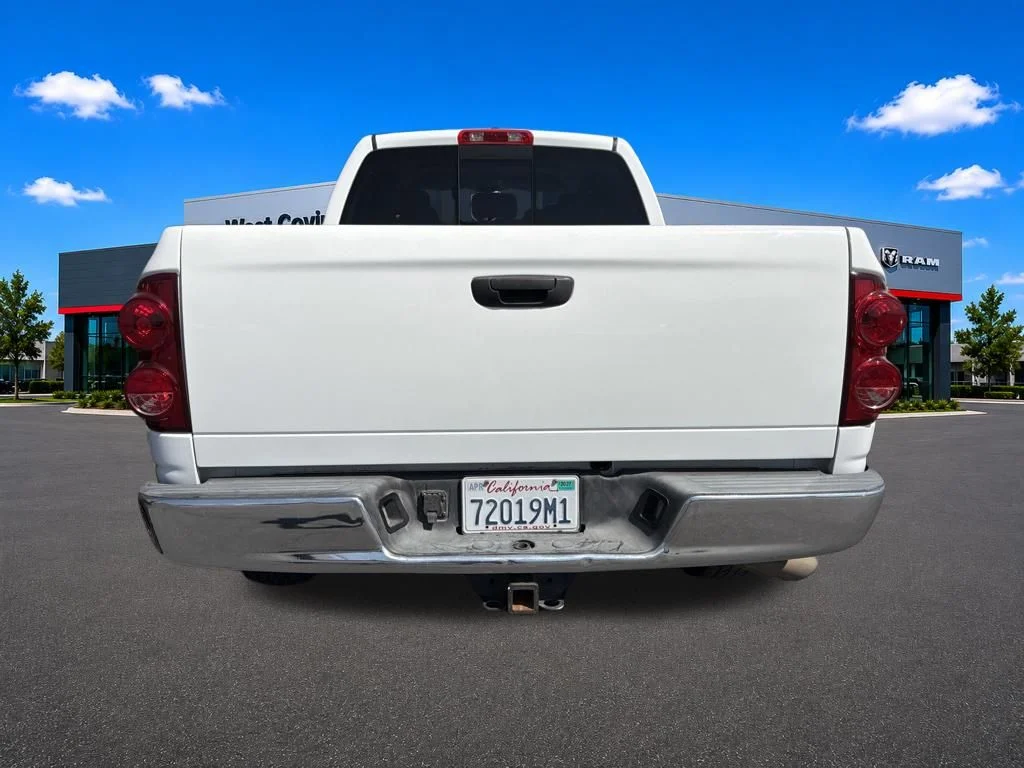 Used 2009 White Dodge SLT image 2