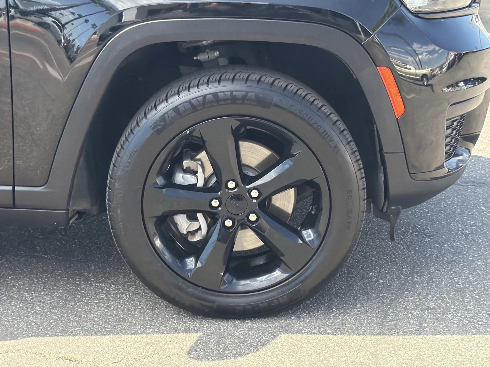 Used 2022 Diamond Black Crystal Pearlcoat Jeep Altitude image 36