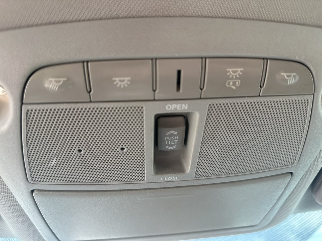 Used 2018 Pearl White Nissan SL image 26
