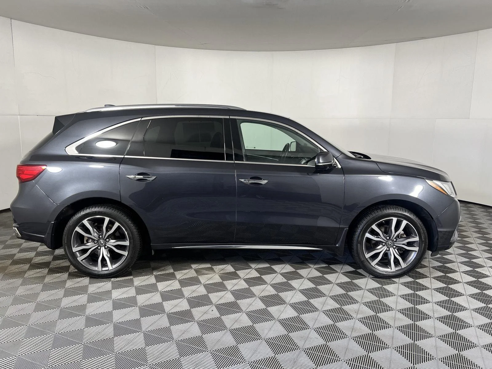 Used 2019 Gunmetal Metallic Acura SH-AWD w/Advance w/RES image 31