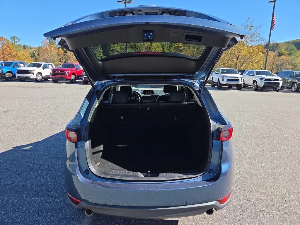 Used 2018 Blue Mazda Touring AWD image 26