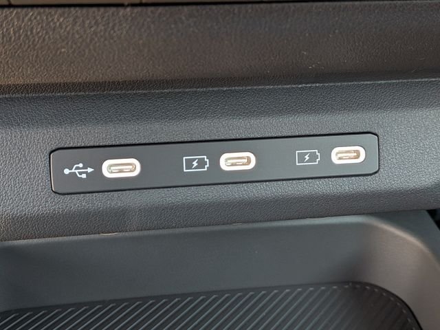 New 2027 Snow White Pearl Kia LX image 23