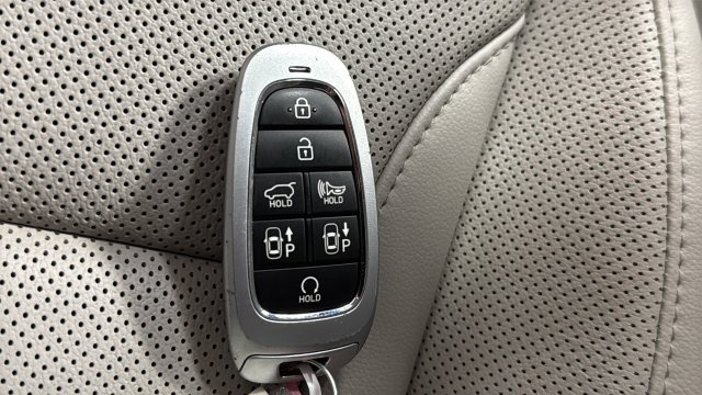 Used 2024 White Pearl Hyundai Limited image 21