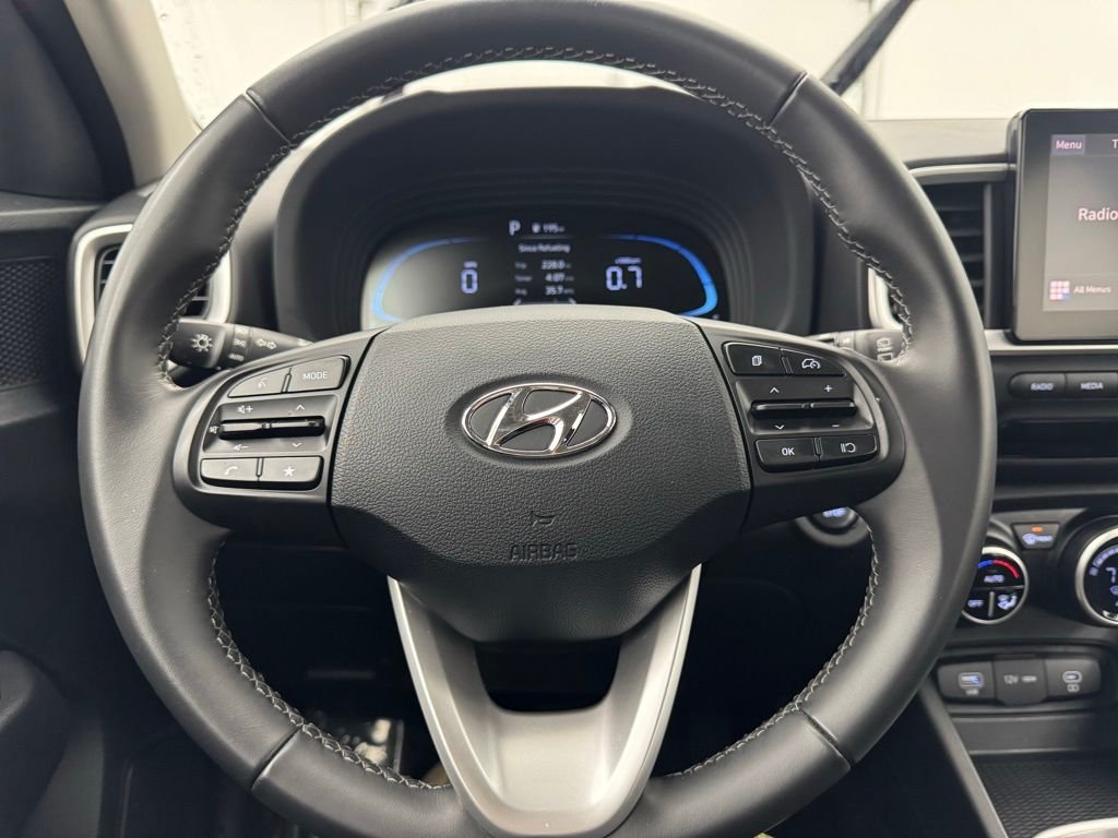 Used 2025 Lunar White Hyundai SEL image 18