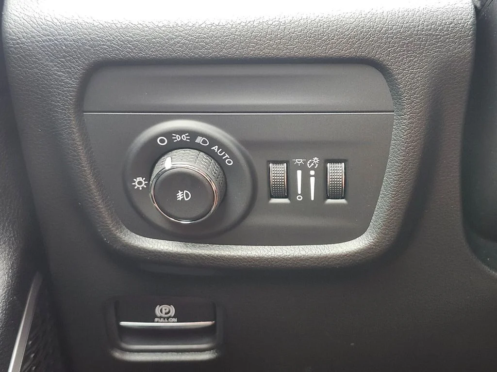 New 2026 Fathom Blue Pearlcoat Jeep Limited Reserve image 24