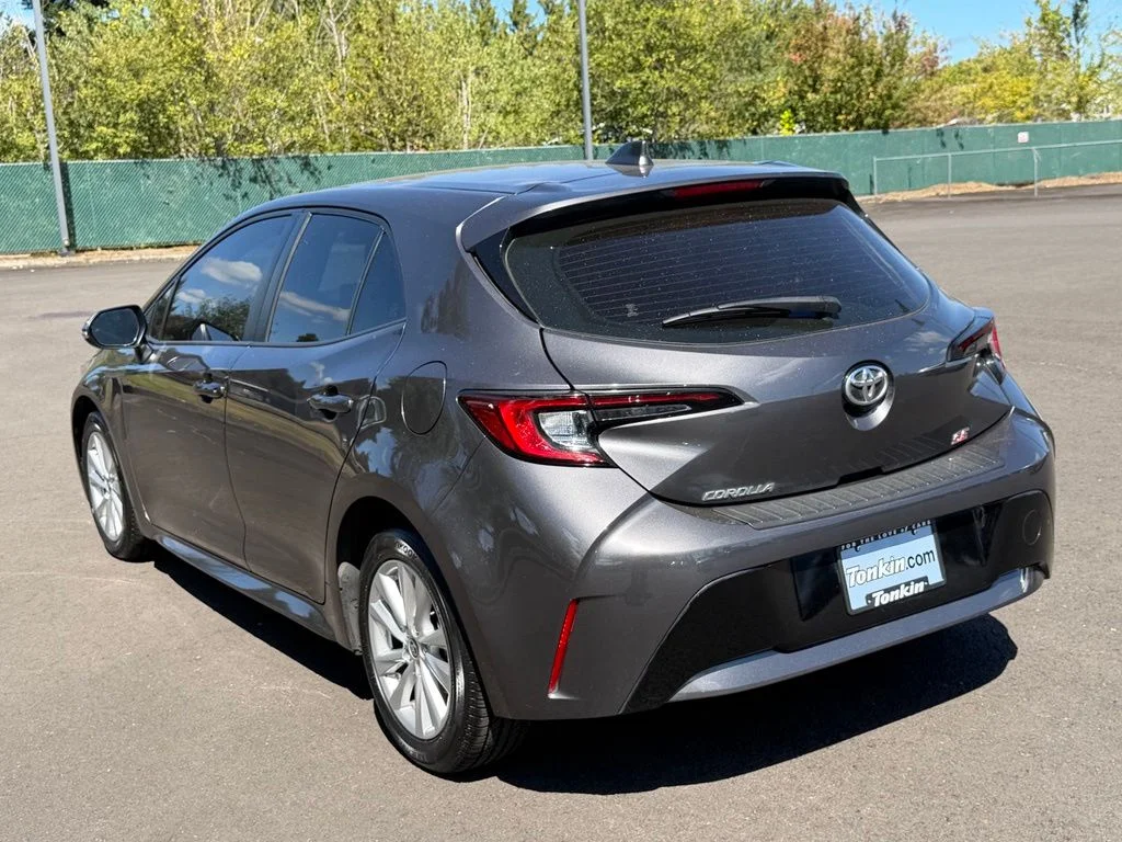 Used 2023 Magnetic Gray Metallic Toyota SE image 6