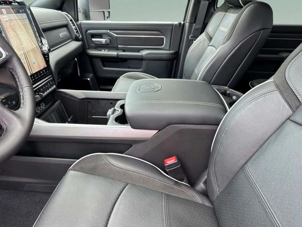 New 2026 Diamond Black Crystal Pearl-Coat Exterior Paint RAM Laramie image 21