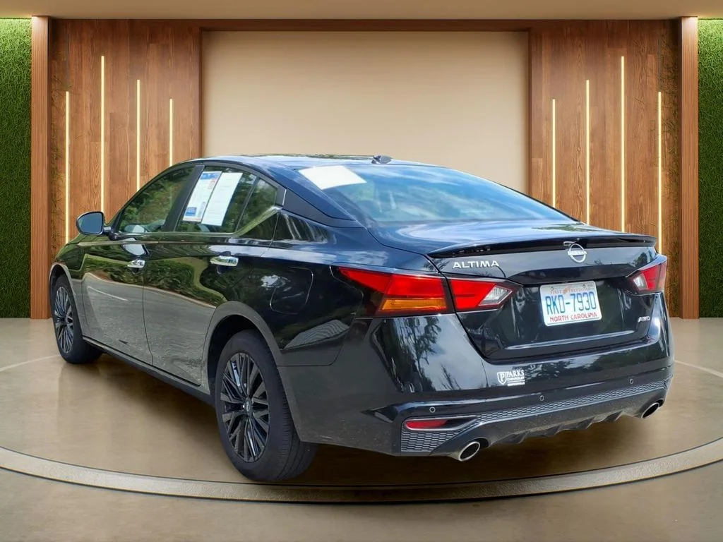 Used 2025 Black Nissan 2.5 SV image 29