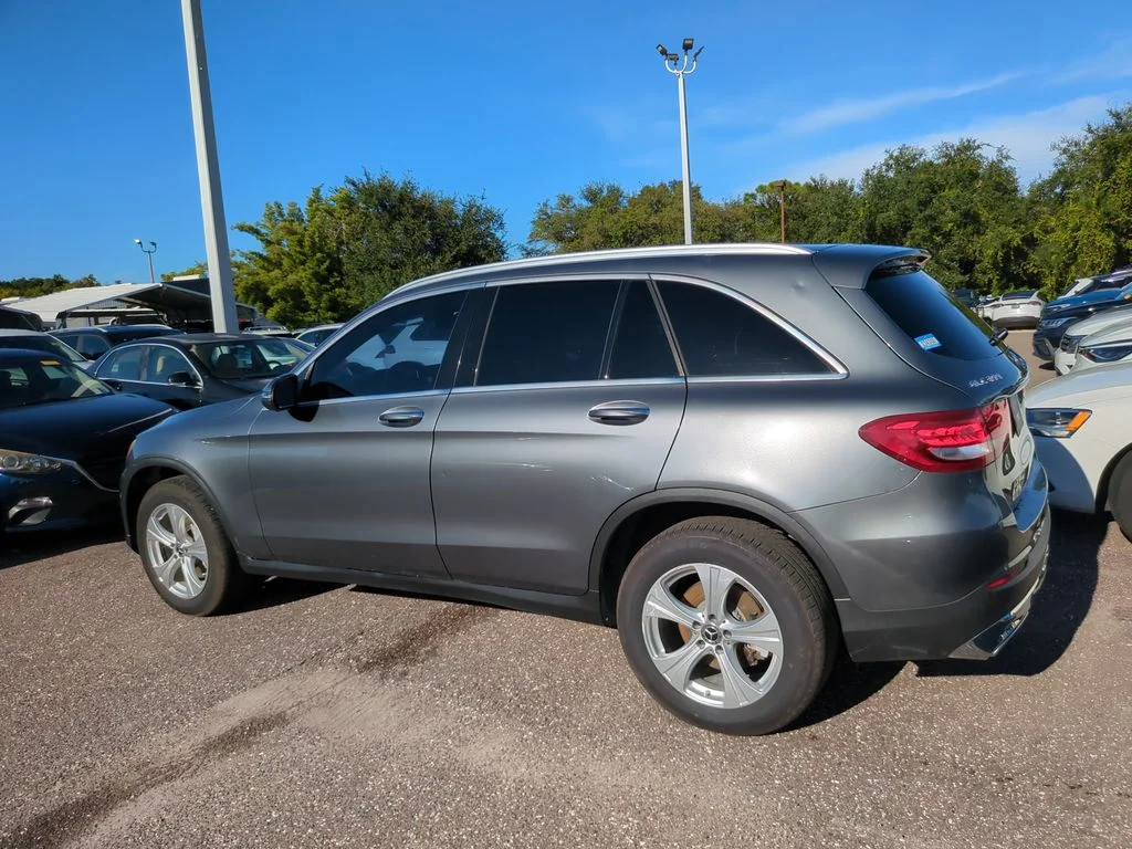 Used 2017  Mercedes-Benz GLC 300 image 4