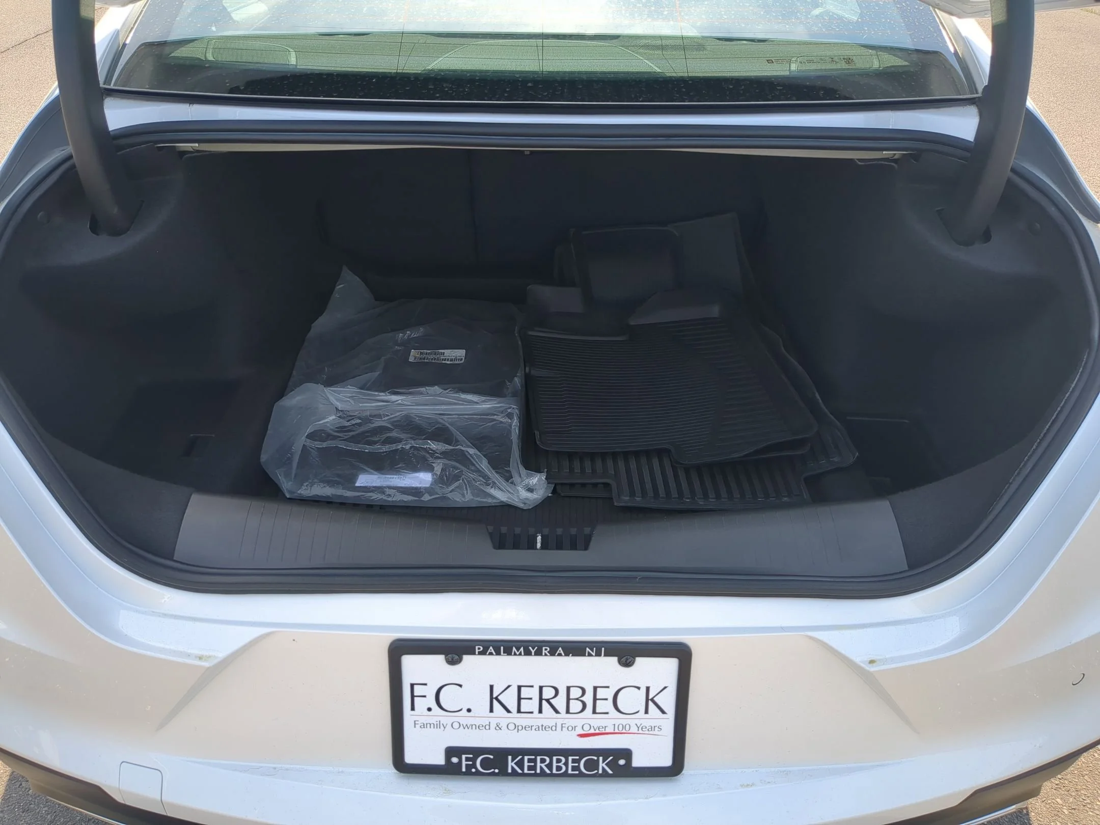 Used 2023 Crystal White Tricoat Cadillac Premium Luxury image 25