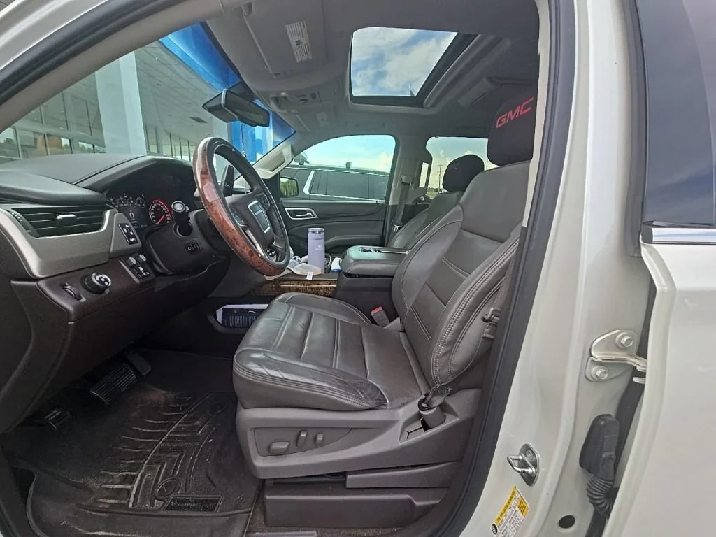 Used 2015 WHITE DIAMOND TRICOAT GMC Denali image 2