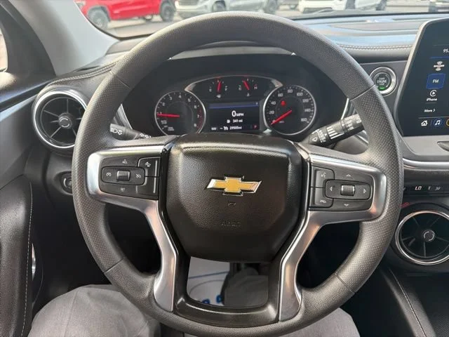 Used 2025 Summit White Chevrolet 2LT image 29