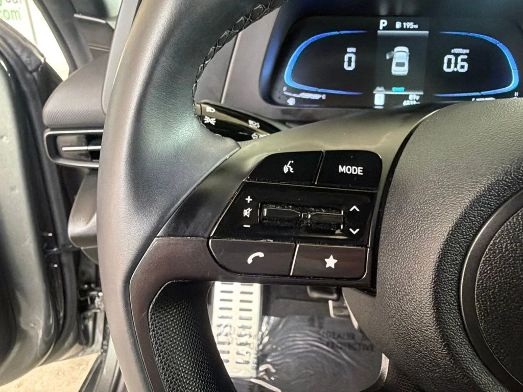 Used 2025 Gray Hyundai SEL Sport image 54