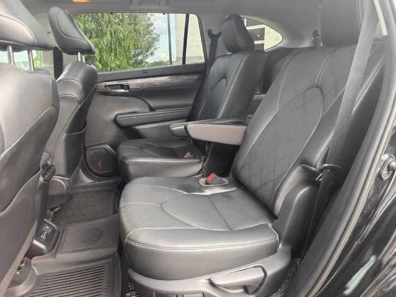 Used 2022 Black Toyota Platinum image 18