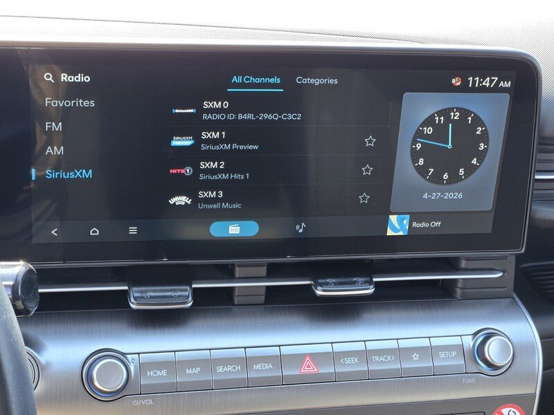Used 2025 White HYUNDAI SEL FWD image 20