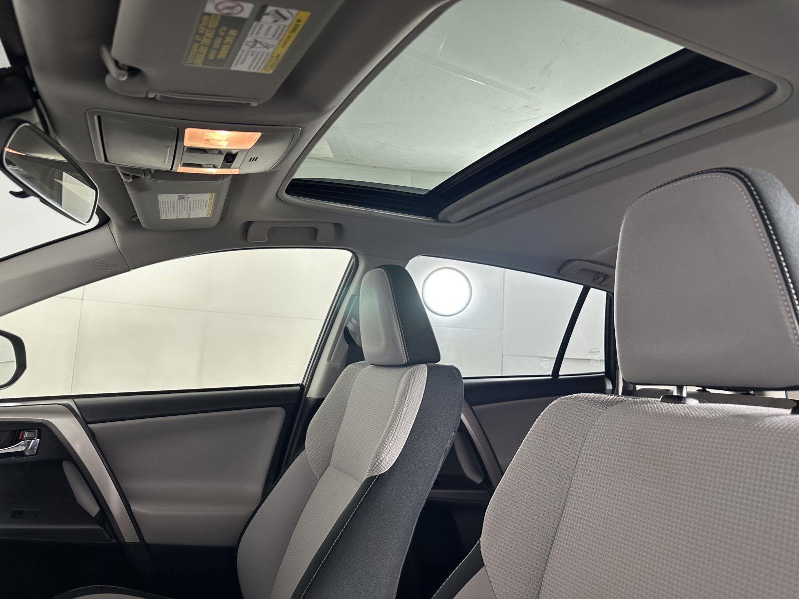 Used 2018 Galactic Aqua Mica Toyota XLE image 20