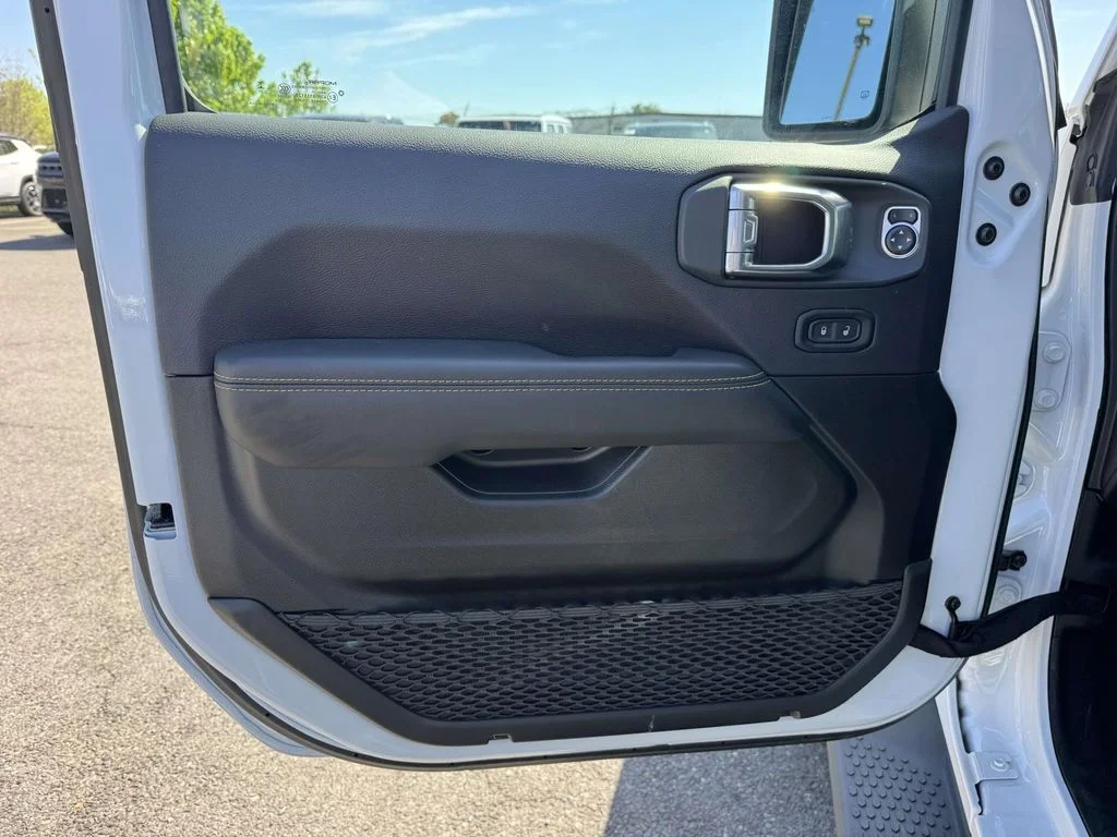2025 Jeep Wrangler 4-Door Sahara - Photo 27
