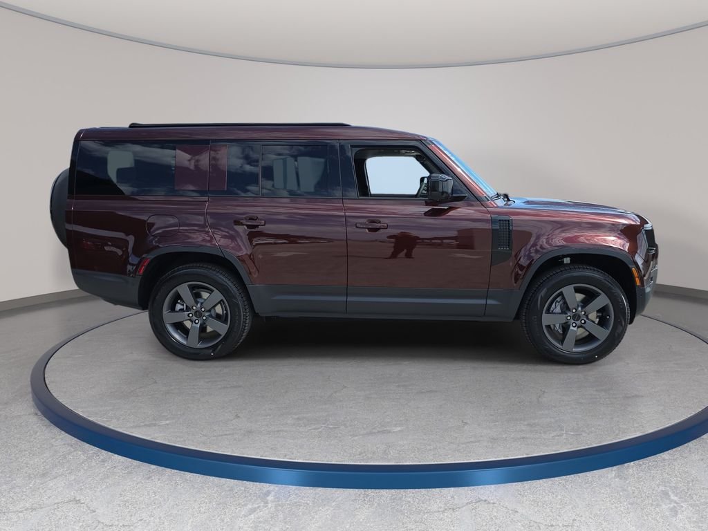 New 2026 Sedona Red Land Rover S image 4