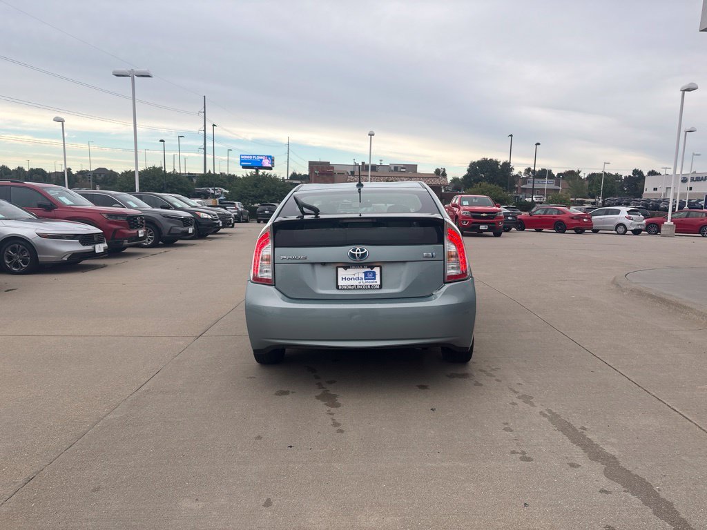Used 2014 Pearl Toyota Three image 6