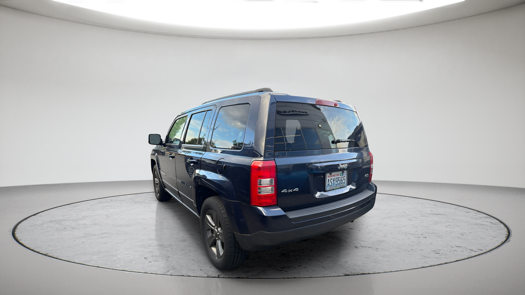 Used 2015 Blue Jeep Latitude image 5