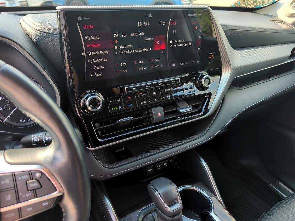 Used 2021 Moon Dust Toyota Platinum image 25