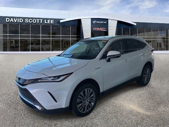 Used 2021 White Toyota XLE image 4