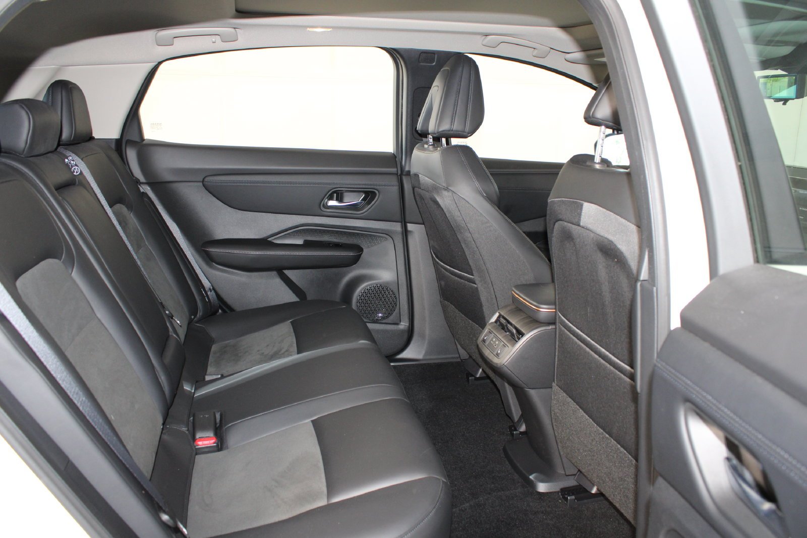 Used 2024 White Nissan EVOLVE+ e-4ORCE image 13