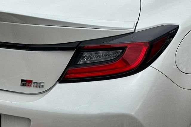 Used 2024  Toyota Premium image 8
