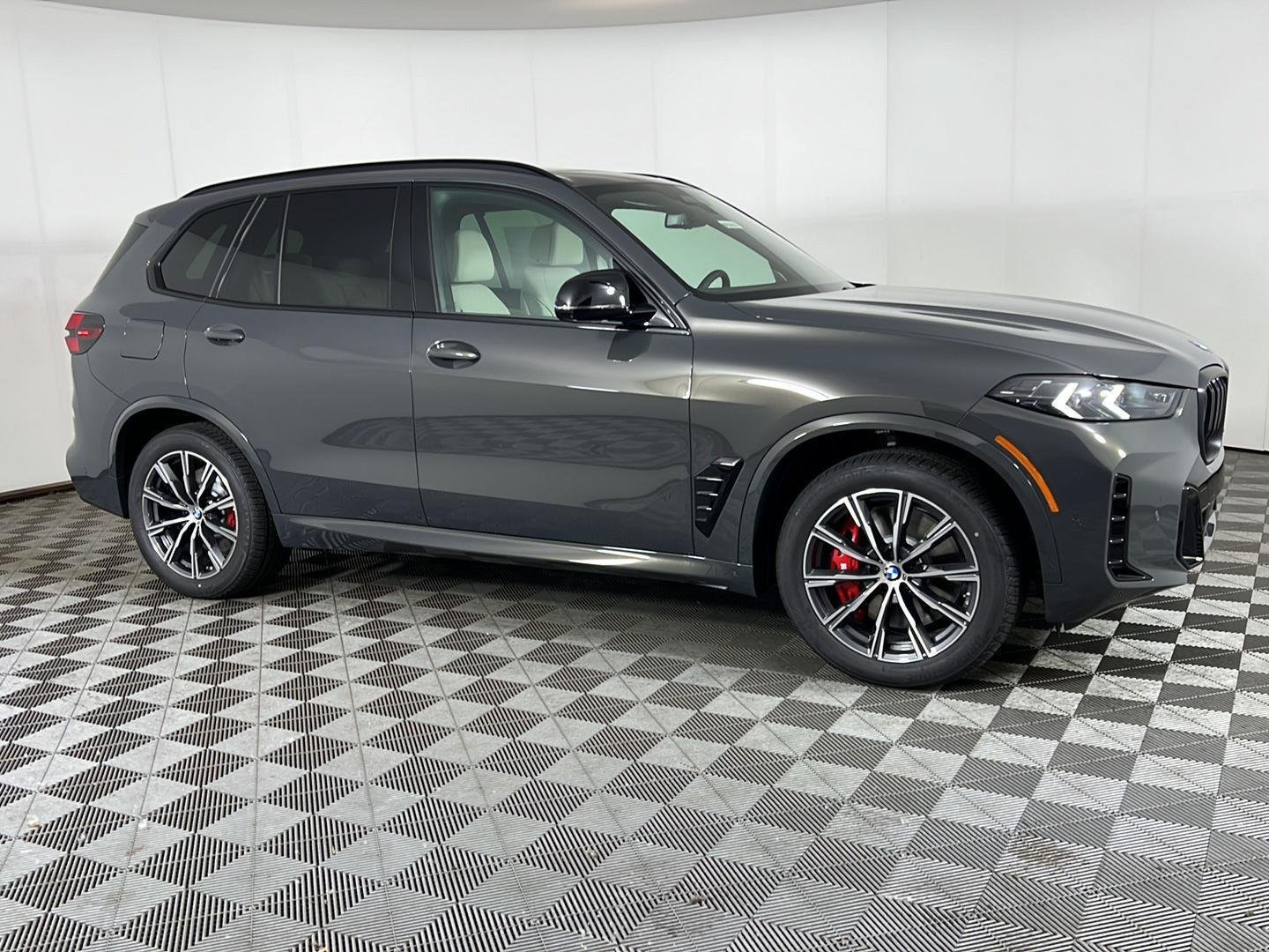 New 2026 Dravit Grey Metallic BMW M60i image 2