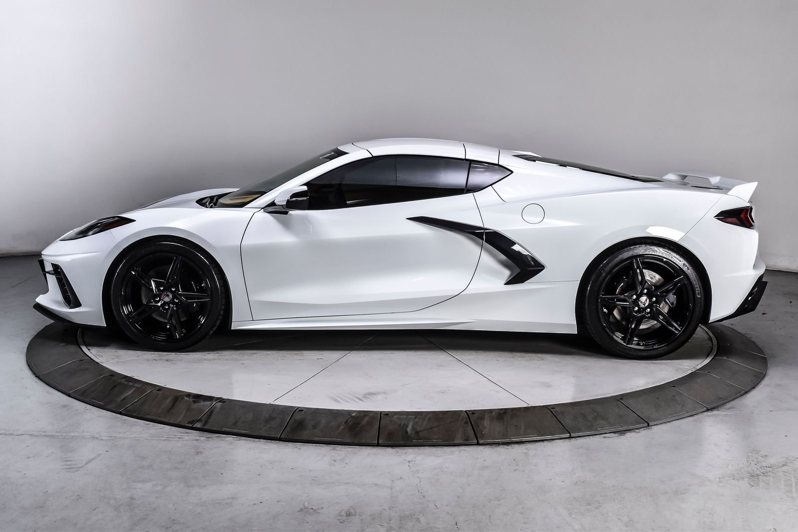 Used 2023 Arctic White Chevrolet Stingray image 3
