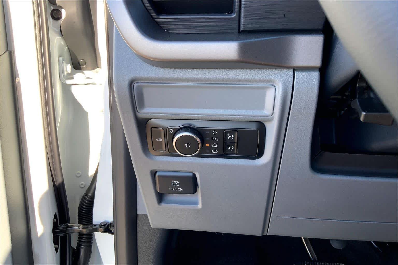 New 2026 Oxford White Ford XLT image 20