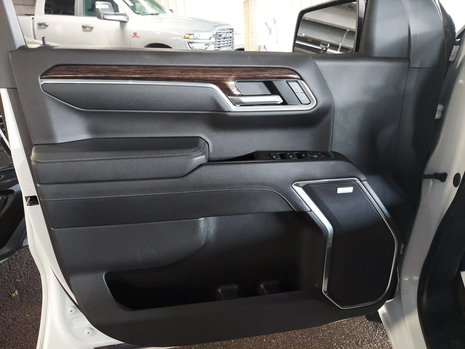Used 2023 Summit White GMC Elevation image 30