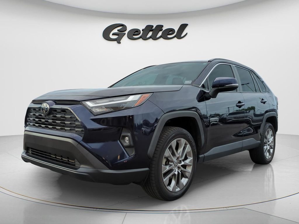 Used 2022  Toyota XLE Premium image 1