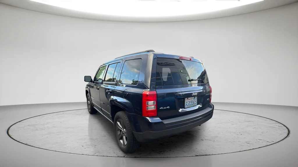 Used 2015 Blue Jeep Latitude image 5