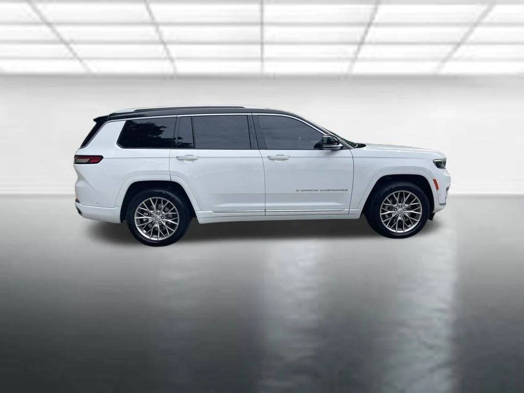 Used 2024 White Jeep Summit image 6