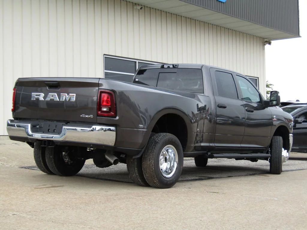 New 2026 Granite Crystal Metallic Clear-Coat Exterior Paint RAM Tradesman image 3
