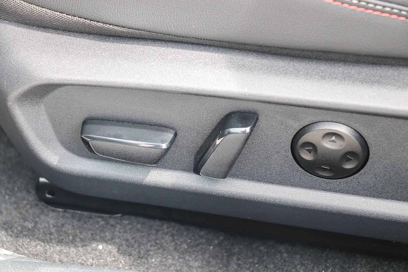 New 2027 Atlantic Gray Metallic / Super Black Two-tone Nissan SR image 22
