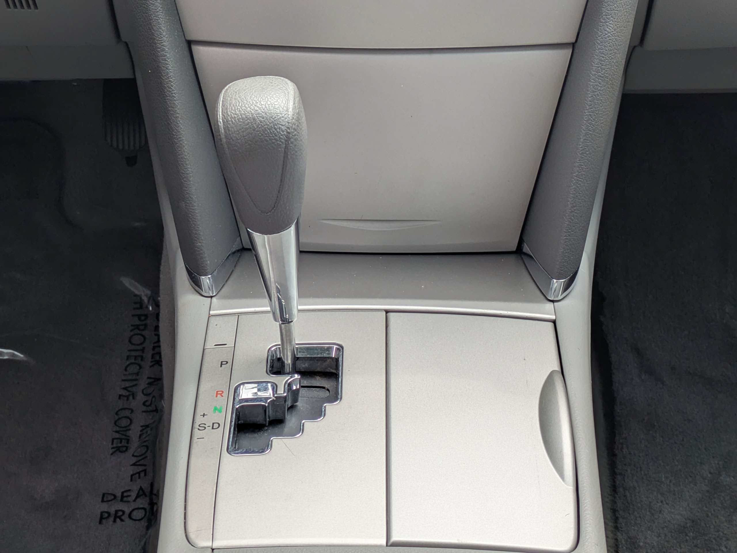 2010 Toyota Camry LE - Photo 17