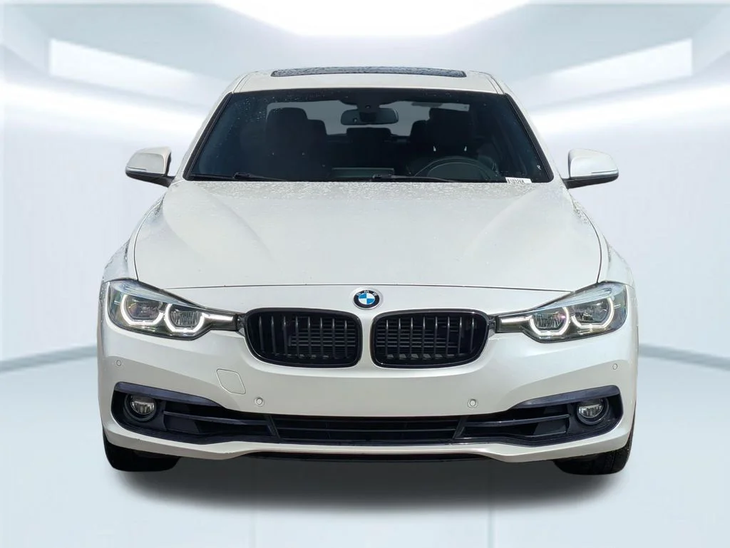 Used 2018 White BMW 330e iPerformance image 8