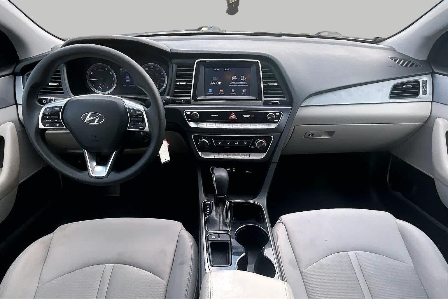 Used 2019 Phantom Black Hyundai SE image 14