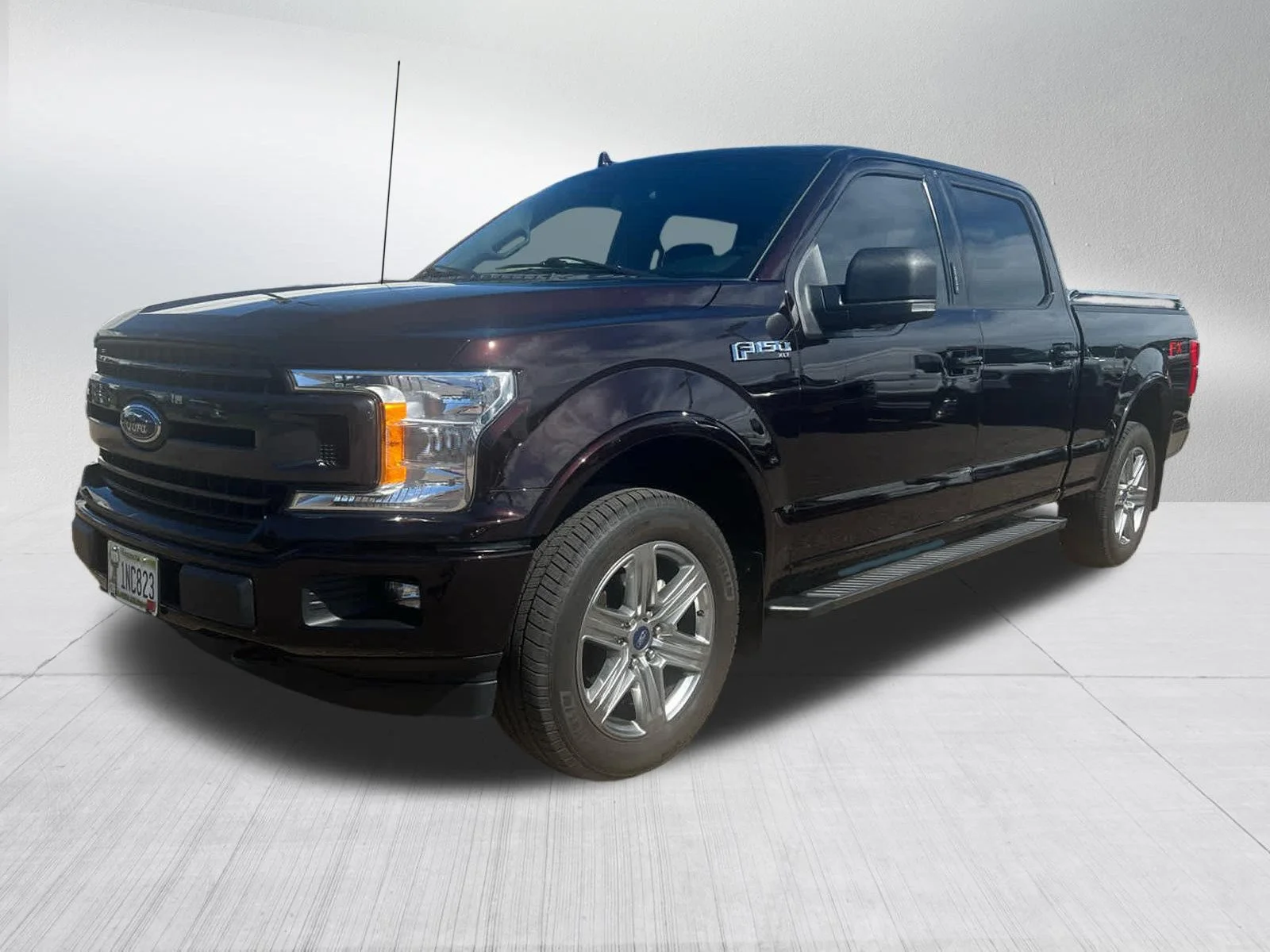 Used 2018 Magma Red Metallic Ford XLT image 3