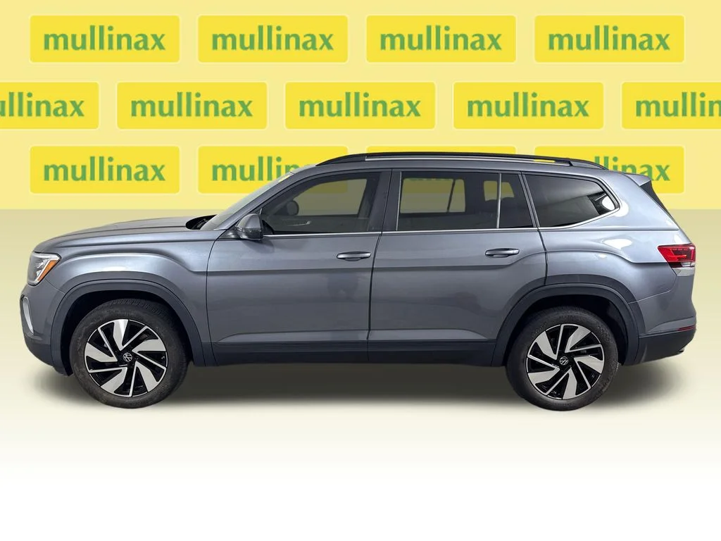 Certified Used 2024  Volkswagen 2.0T SE w/Technology image 11