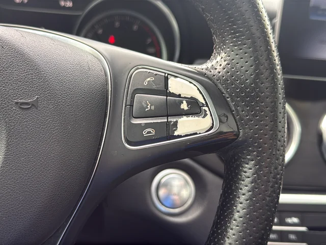 Used 2019 White Mercedes-Benz GLA 250 image 21