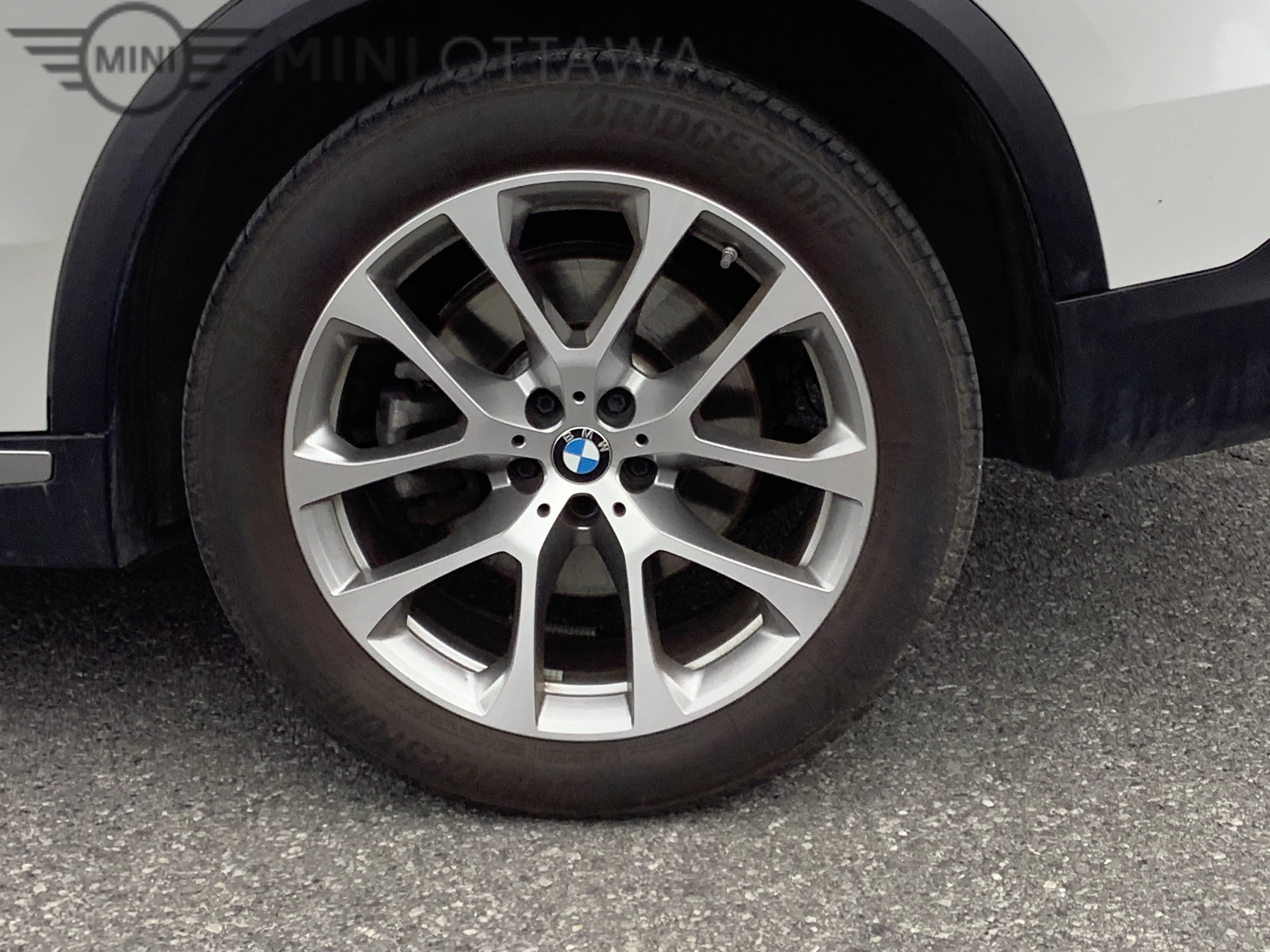 Used 2024  BMW xDrive40i image 21