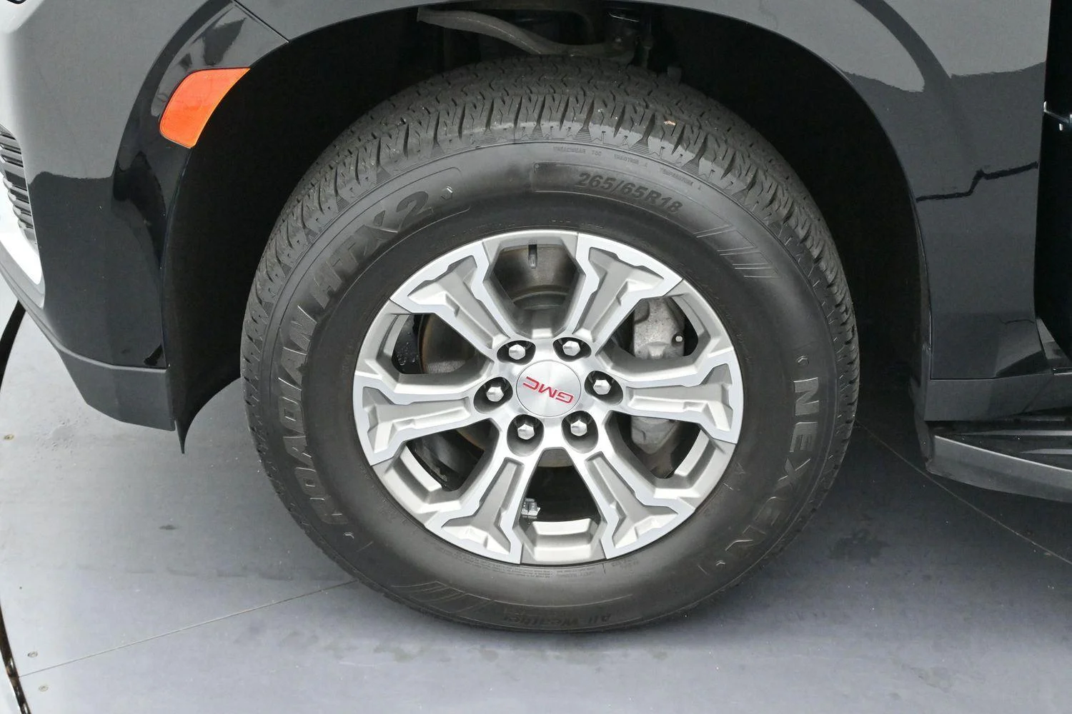Used 2023 Onyx Black GMC SLE image 33