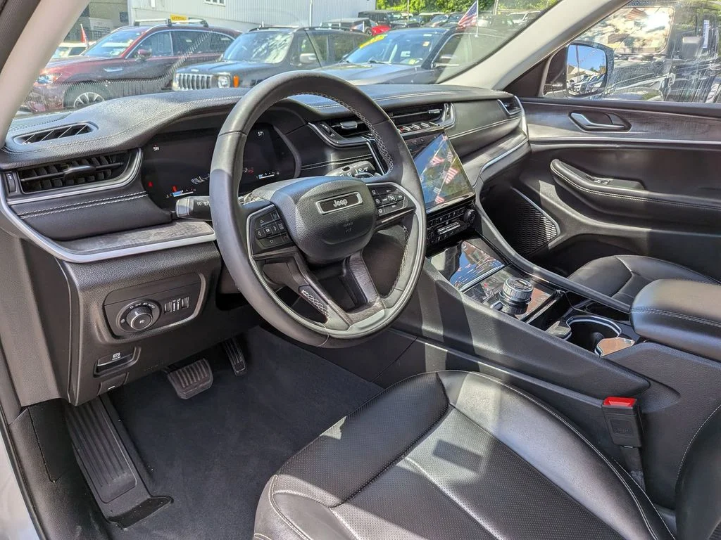 Used 2023 Silver Jeep Limited image 14