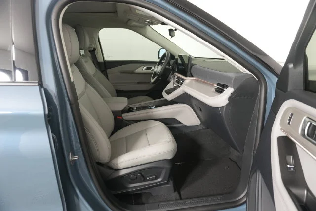 New 2026 Vapor Blue Metallic Ford Active image 32