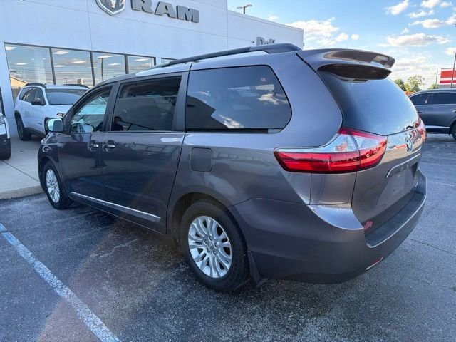 Used 2015 Gray Toyota XLE image 3